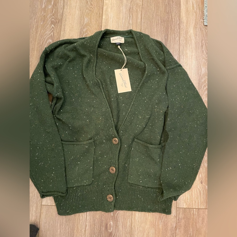 Universal thread grandpa sweater